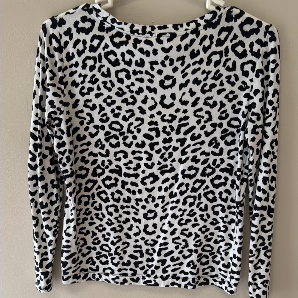 Kate Hill Black and White Leopard Print Top - Picture 4 of 5